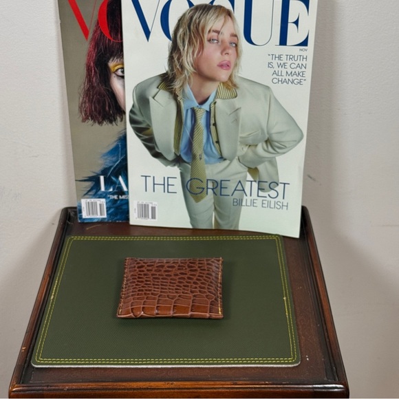 Elegant Brown Leather Crocodile-Embossed Wallet - Picture 7 of 7